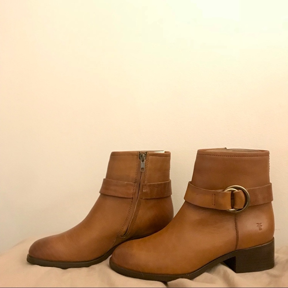 *NEW* FRYE Kristen Harness Short ankle boot sz 8.